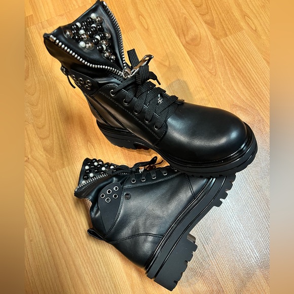 NWOT - Pearl Décor Combat Boots (Size 6 / US 6.5) * Black - Picture 2 of 11